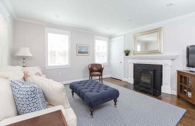 property at 622 E 2nd St