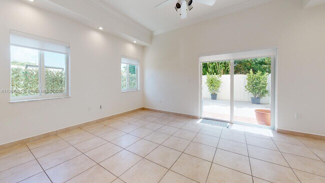 325 SW 36th Ave in Miami, FL - Building Photo - Building Photo