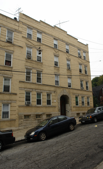 9 Bruce Ave in Yonkers, NY - Foto de edificio