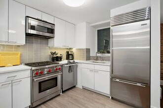 125 E 83rd St in New York, NY - Building Photo - Building Photo