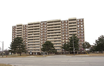 100 York Gate Blvd in Toronto, ON - Building Photo - Building Photo