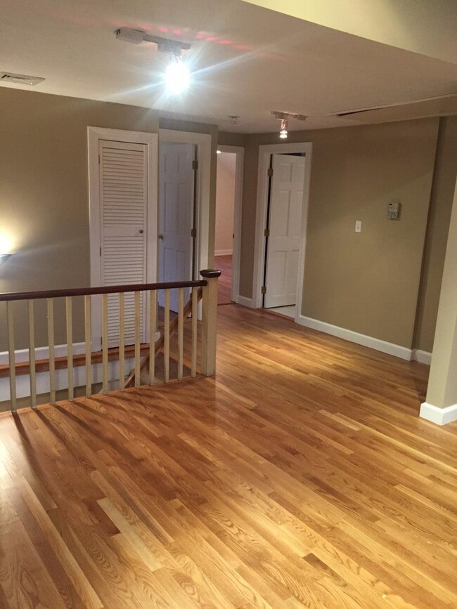 6 Skillings Rd, Unit #2-J