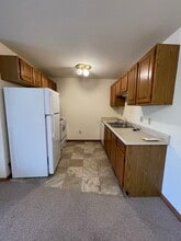 River Park Apartments in Oconomowoc, WI - Foto de edificio - Building Photo