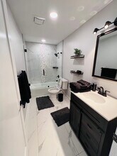 4439 Parrot Ave in Naples, FL - Foto de edificio - Building Photo