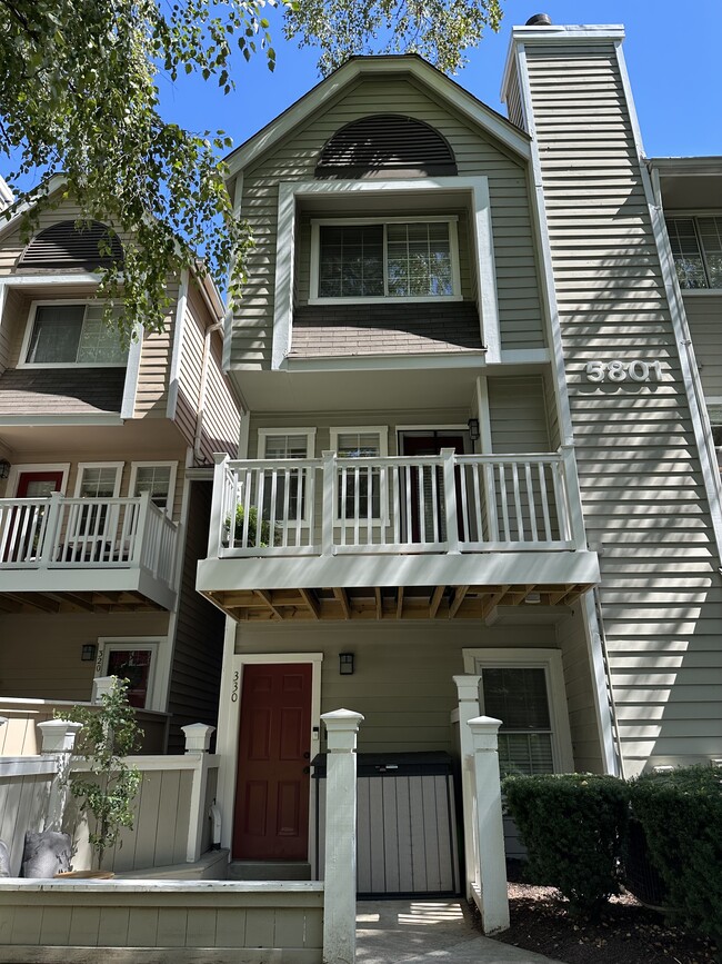 5801 Inman Park Cir, Unit #330 in Rockville, MD - Foto de edificio - Building Photo