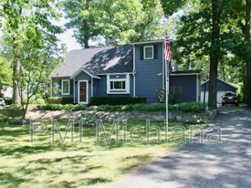 52554 Kenilworth Rd in South Bend, IN - Building Photo