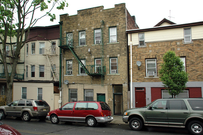 72 4th St in Passaic, NJ - Building Photo - Building Photo