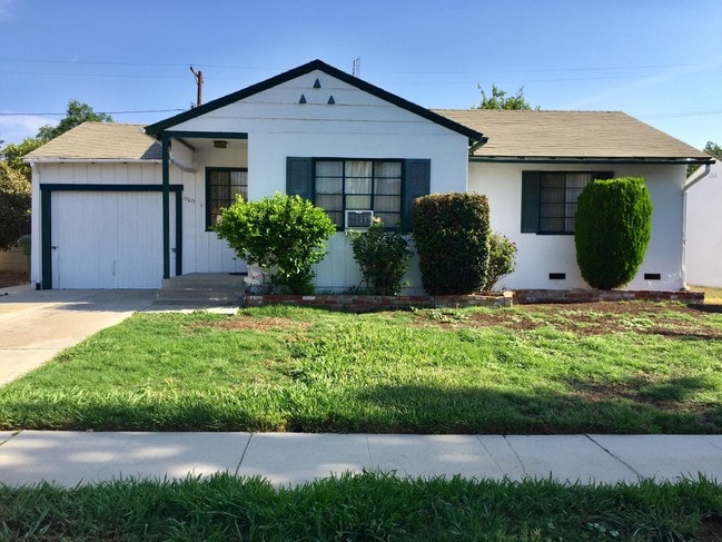 17619 Martha St in Los Angeles, CA - Building Photo - Building Photo