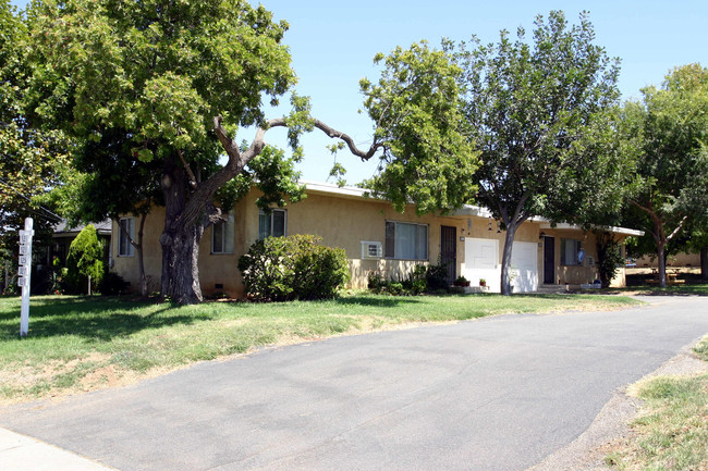 921-929 W 15th Ave in Escondido, CA - Building Photo - Building Photo