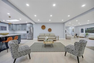 503 Bayville Rd in Locust Valley, NY - Building Photo - Building Photo