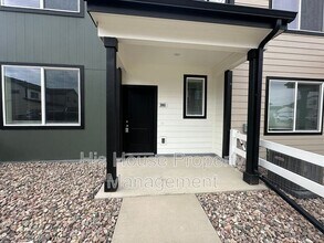 3960 Pinnacles Ct in Evans, CO - Building Photo - Building Photo