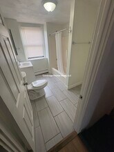 16 Flint St, Unit 3 in Somerville, MA - Building Photo - Building Photo