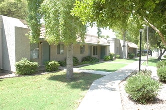 Omnia Baseline in Tempe, AZ - Foto de edificio - Building Photo