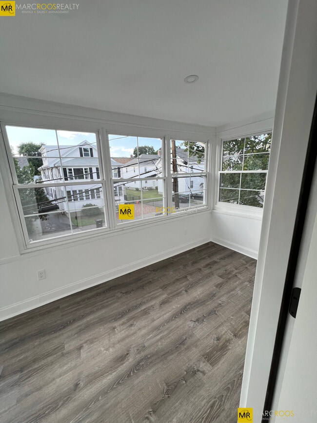 10 Lawrence St, Unit 1 in Watertown, MA - Building Photo - Building Photo