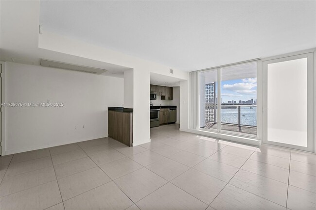 910 West Ave, Unit 1227 in Miami Beach, FL - Building Photo - Building Photo