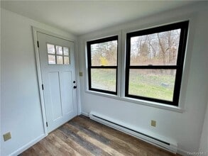 5 Frances Dr in Hopewell Junction, NY - Building Photo - Building Photo