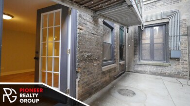 556 W Arlington Pl, Unit 550-105 in Chicago, IL - Building Photo - Building Photo