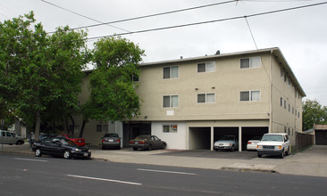 695 S 11th St in San Jose, CA - Building Photo - Building Photo