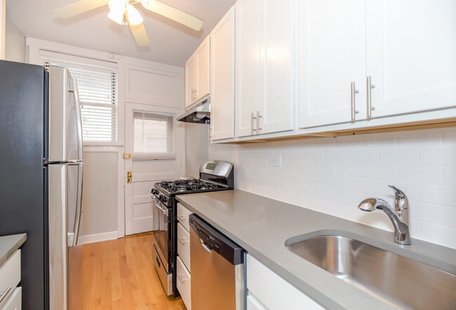 property at 1932 W Winona St