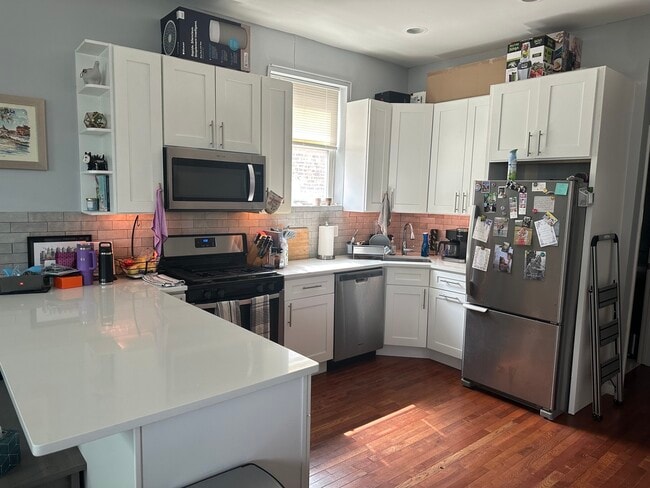 2347 W Thomas St in Chicago, IL - Building Photo - Building Photo
