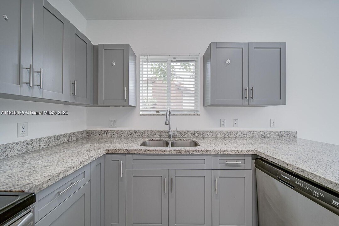 14708 NE 7th Ave in Miami, FL - Building Photo