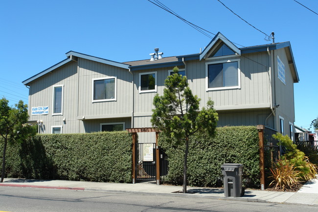 5901-5905 Shattuck Ave in Oakland, CA - Building Photo - Building Photo