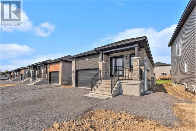 1214 Montblanc Cres in Russell, ON - Building Photo - Building Photo