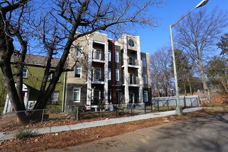 Langston Condos in Washington, DC - Foto de edificio - Building Photo