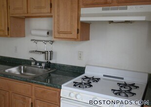 339 Centre St, Unit 2 in Boston, MA - Foto de edificio - Building Photo