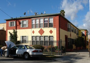 1321 Mariposa Ave in Los Angeles, CA - Building Photo - Building Photo