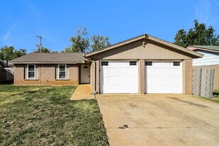 9205 N Eagle Ln in Oklahoma City, OK - Building Photo