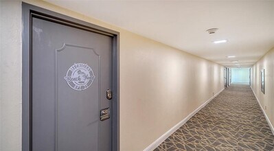4822 Ocean Blvd in Sarasota, FL - Building Photo - Building Photo