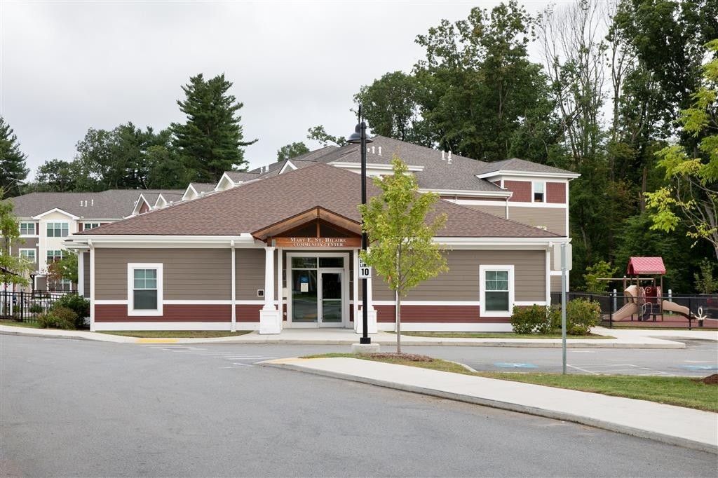 Chelmsford Woods Residences in Chelmsford, MA - Building Photo