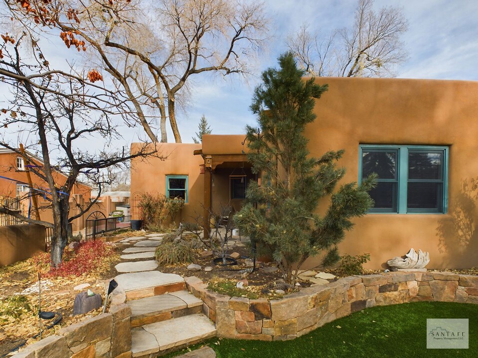 303 Sena St in Santa Fe, NM - Building Photo