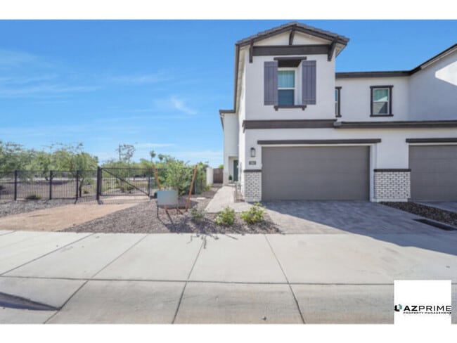 5061 Woodridge Dr