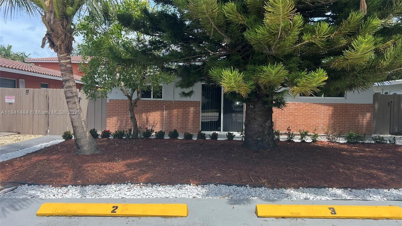 226 NE 25th Ave in Pompano Beach, FL - Foto de edificio