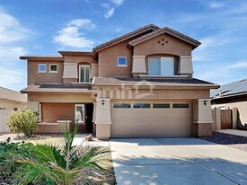 8135 W Deanna Dr in Peoria, AZ - Building Photo