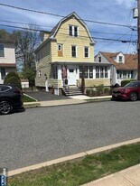 295 Pine St in Lyndhurst, NJ - Building Photo