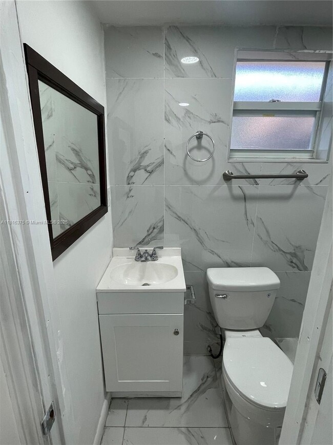 760 NE 168th St in North Miami Beach, FL - Building Photo - Building Photo