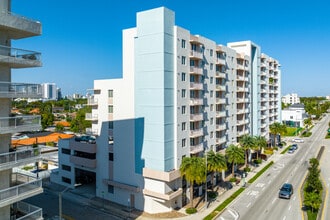 Gibraltar Apartments in Miami, FL - Foto de edificio - Building Photo