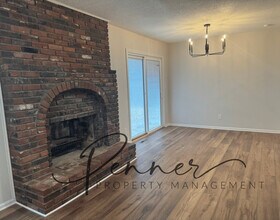 811 NE Mulberry St in Lee's Summit, MO - Building Photo - Building Photo