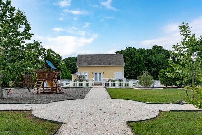 404 N Meyersville Rd in Brenham, TX - Building Photo - Building Photo