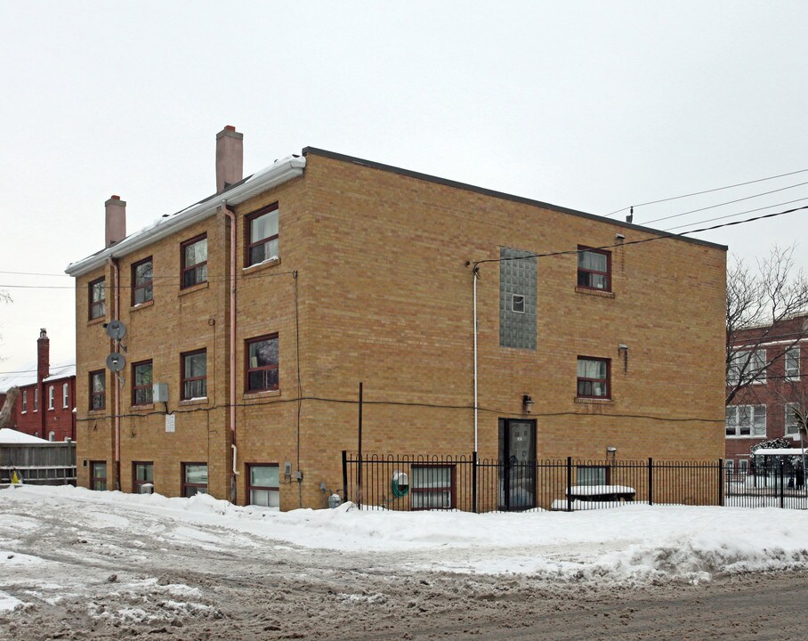 454 Midland Ave in Toronto, ON - Building Photo