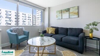 305 Dr. M.L.K. Jr St S in St. Petersburg, FL - Building Photo