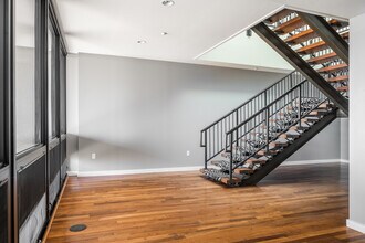 Pointe 400 Apartments in St. Louis, MO - Building Photo - Interior Photo