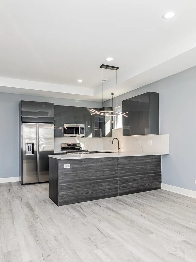 property at 2712 W 24th Pl