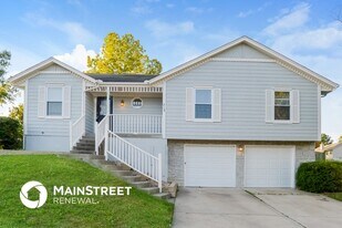 713 SW Nelson Dr in Grain Valley, MO - Building Photo