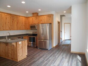 646 SW Taft St in McMinnville, OR - Foto de edificio - Building Photo