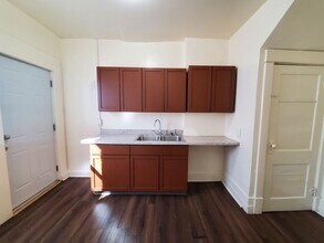 418 Sunnyside Ave in Waterloo, IA - Building Photo - Building Photo
