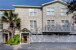 26 Moss Ln in St. Simons Island, GA - Building Photo
